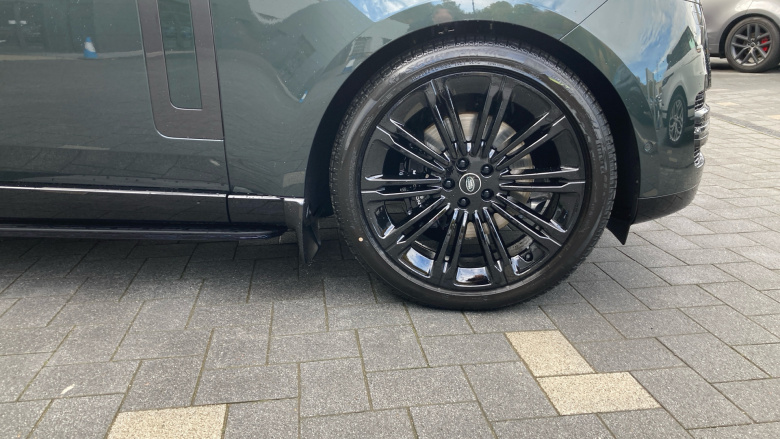 Land Rover Range Rover 3.0 D300 SE 4dr Auto Diesel Estate